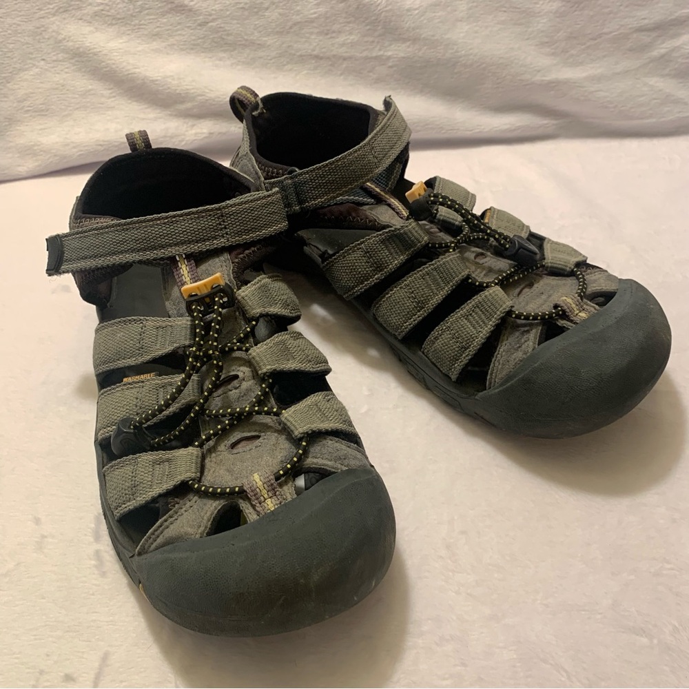 Keen Men’s Gray and Black Sandals Size 6 Adjustable Washable